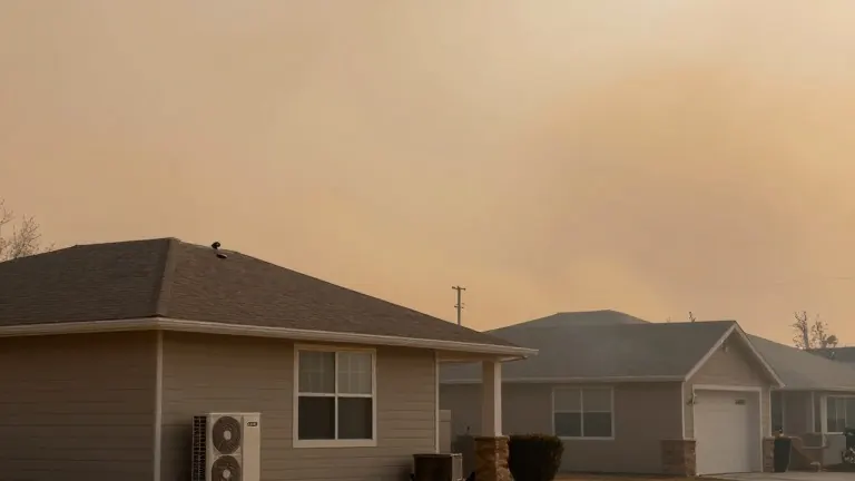 Illustration for: Oregon sees fourfold rise in combined heat and smoke days